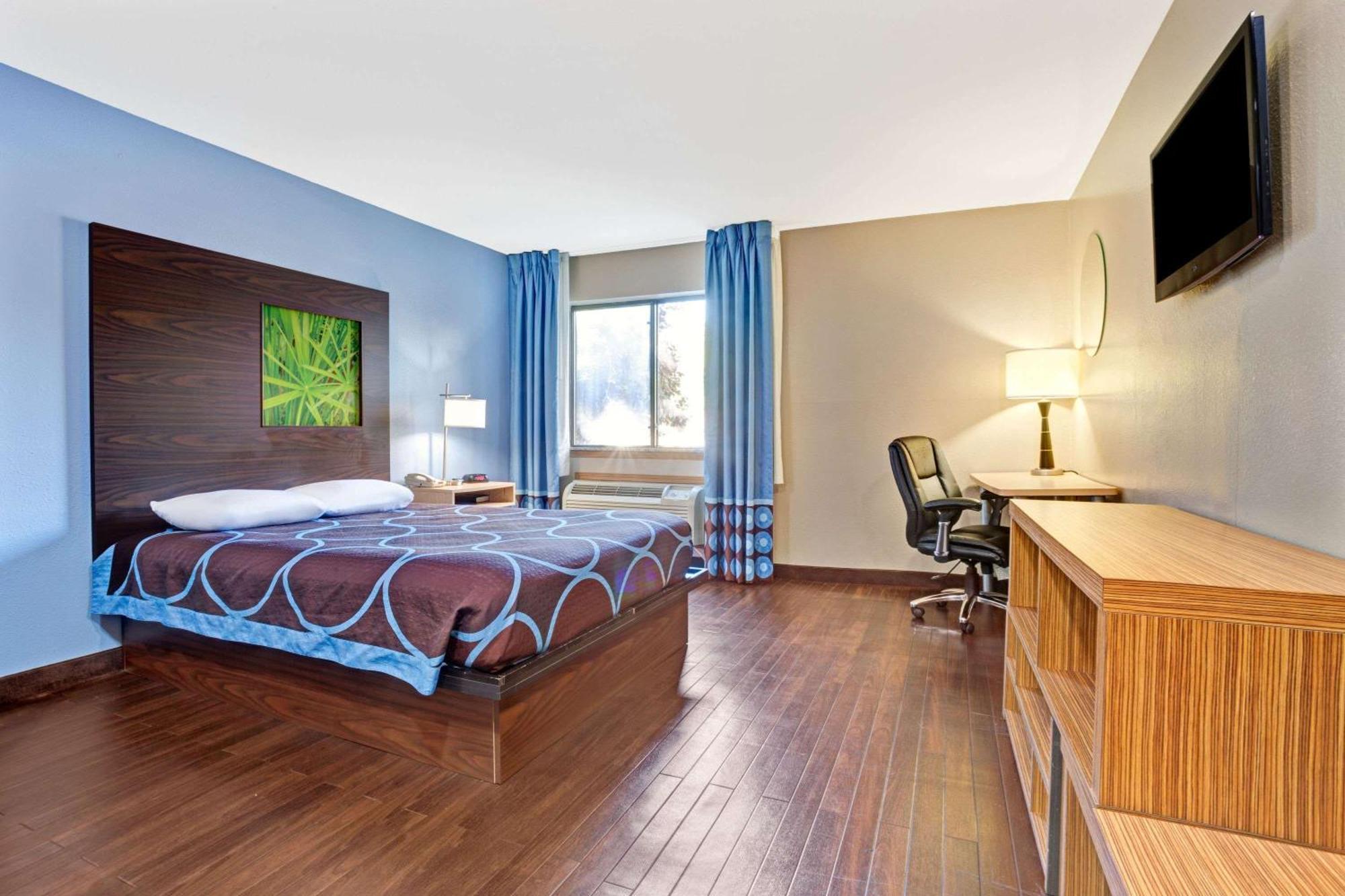 Business Queen Room - Non-Smoking