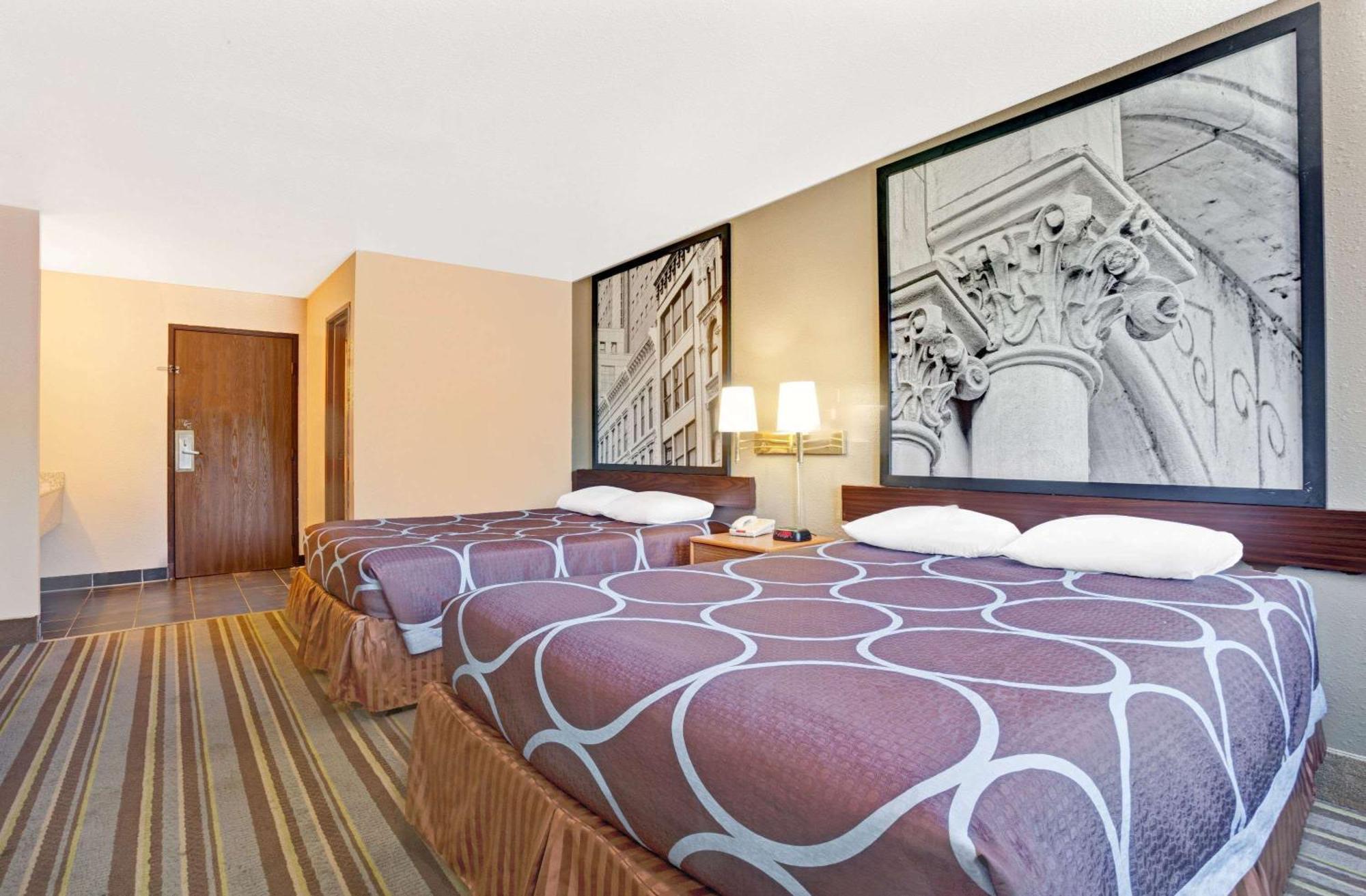 Queen Room with Two Queen Beds - Non-Smoking