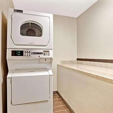 Super 8 By Wyndham Louisville Airport-2